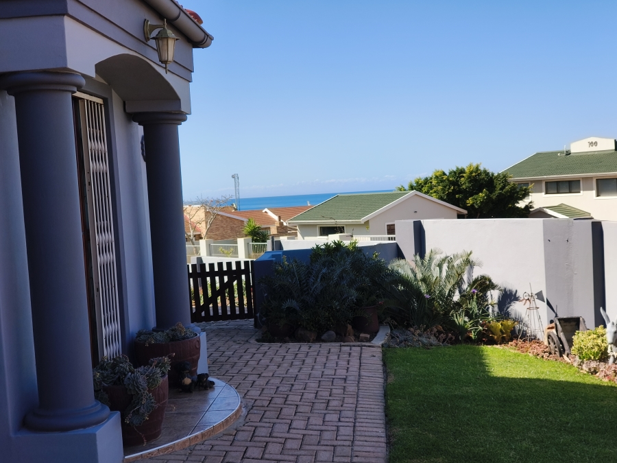 3 Bedroom Property for Sale in Wavecrest Eastern Cape